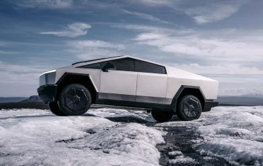 Тесла на зимних дорогах: как электромобиль ведет себя в холоде?